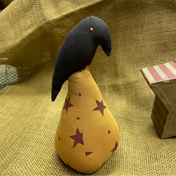 Primitive 4 piece Home Accents: includes: Homespun Crow, Hen, Star Orn, Star Box - Picture 8 of 9